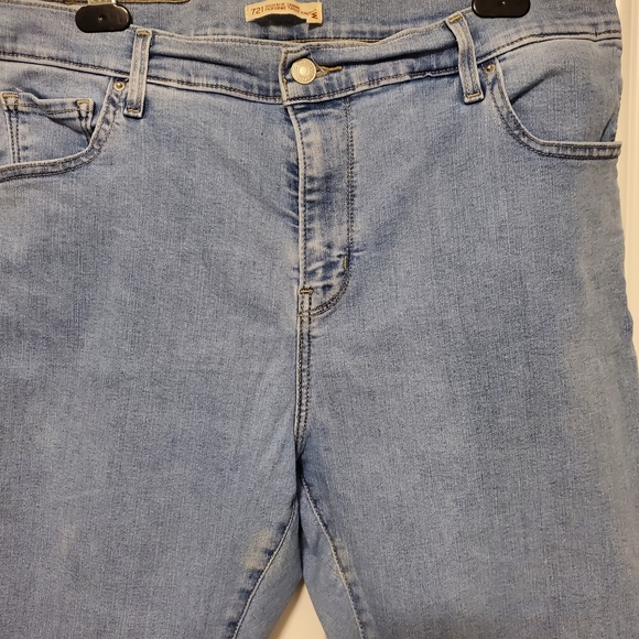 Classic Levi Straus Blue Women's Jeans - Picture 3 of 5